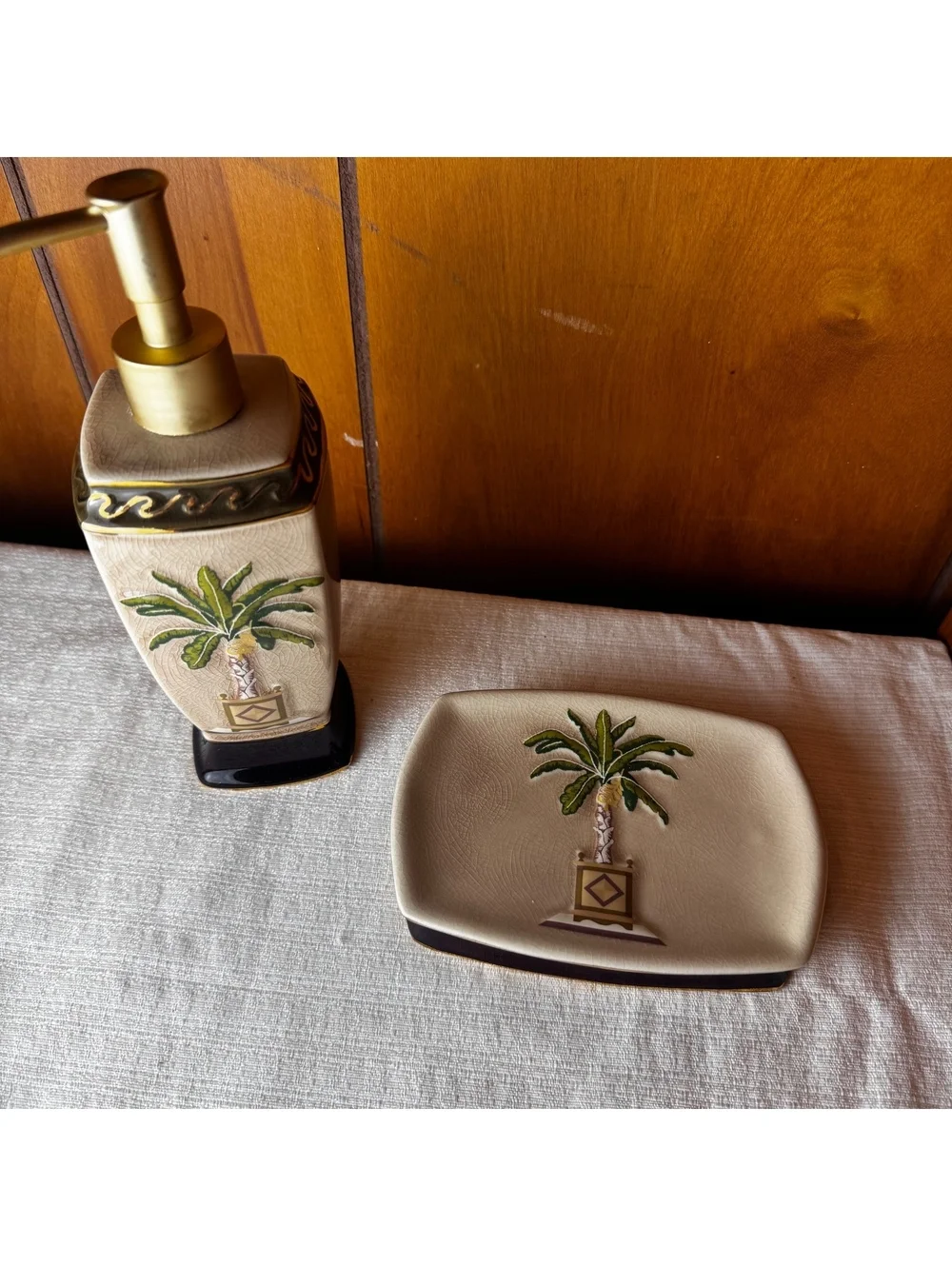 Avanti Banana Palm Linen Soap Dish & Lotion Soap Dispenser Bathroom Set